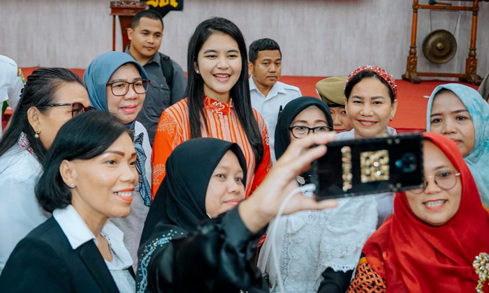 Bunda PAUD Kota Medan Kahiyang Ayu M Bobby Afif Nasution membuka Sosialisasi Transisi PAUD ke SD yang Menyenangkan Tahun 2023. Berlangsung di Hotel Madani Jalan Sisingamangaraja Medan, Rabu (8/11/2023).