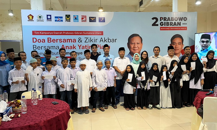 Tim Kampanye Daerah (TKD) Prabowo Gibran Sumut gelar doa, zikir akbar, dan santunan bersama ratusan anak yatim. Ketua TKD Ade Jona Prasetyo ingin jalannya perjuangan TKD mendapat keberkahan.