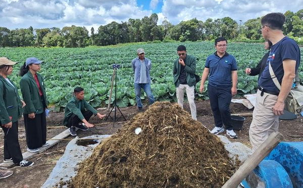 Taiwan Technical Mission (TTM) Humbang Hasundutan melakukan workshop tentang perbaikan tanah, pembuatan kompos, dan pemanfaatan mikroba.