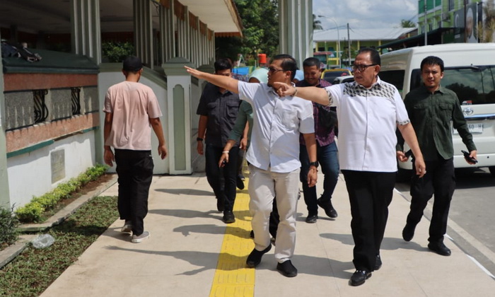 Ketua DPRD Sumut Baskami Ginting menyambangi proyek penataan/renovasi Alun-alun Kota Tebingtinggi, Jumat (1/12/2023).