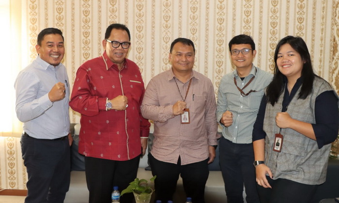 Ketua DPRD Sumatera Utara Baskami Ginting mengunjungi Bank Sumut Cabang Siantar, Senin (18/12/2023).