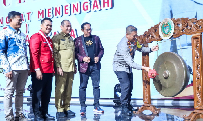 Kapolda Sumut Irjen Pol Agung Setya Imam Effendi menjadi pembicara seminar nasional pembukaan kaderisasi tingkat menengah DPD GMNI Sumut, Senin (11/12/2023).