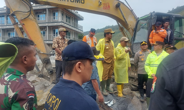 Polda Sumut mendirikan Posko DVI untuk mengidentifikasi para korban tanah longsor yang terjadi di Desa Simangulampe, Kecamatan Bakti Raja, Kabupaten Humbahas