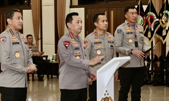 Kapolri Jenderal Polisi Drs Listyo Sigit Prabowo memerintahkan seluruh jajarannya untuk bijak menggunakan media sosial. Hal itu bahkan tertuang dalam Surat Telegram Nomor 2407 yang terbit pada Bulan Oktober 2023.