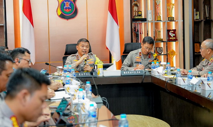 Lebih dari 9.000 personel gabungan dari Polri TNI dan statekeholder lainnya telah 'stand by' untuk Operasi Lilin Toba dalam rangka pengamanan Natal dan Tahun Baru di Provinsi Sumatera Utara.