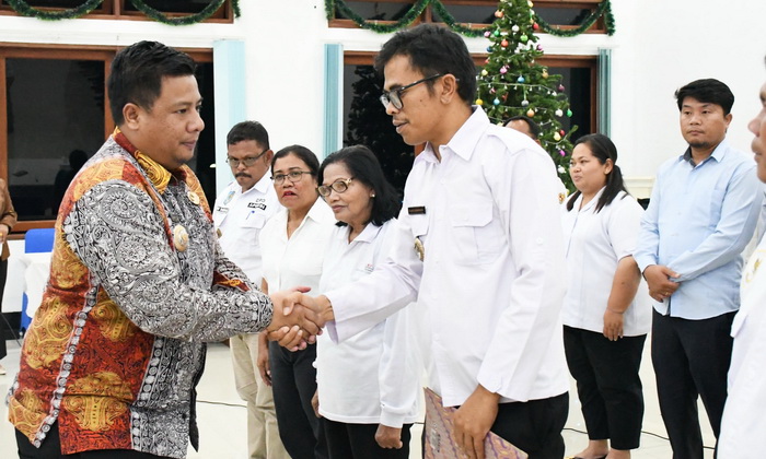 Vandiko Timotius Gultom ST menghadiri pengukuhan Pengurus DPC Asosiasi Pemerintah Desa Seluruh Indonesia (APDESI) Samosir Masa Bhakti 2023 - 2028, di Rogate Beach Hotel, Desa Unjur, Kecamatan Simanindo, Kamis (14/12/2023).