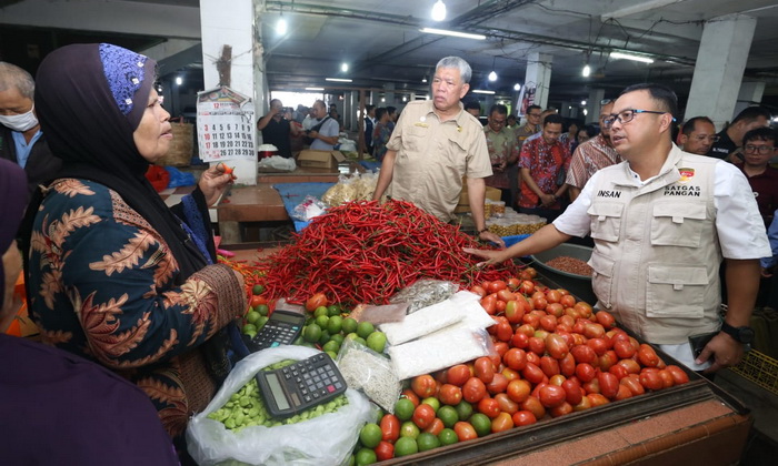 Polda Sumut bersama Tim Satgas Pangan Mabes Polri dan stakeholder melakukan inspeksi mendadak (sidak) ke sejumlah pasar di Medan untuk mengecek harga bahan pokok penting (bapokting), Kamis (14/12/2023).
