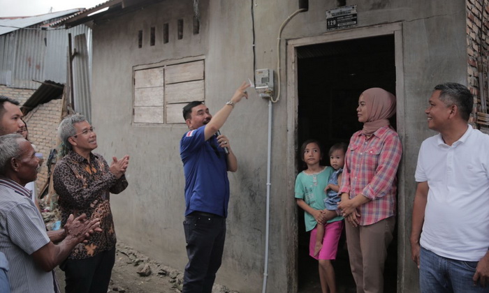 Sebagai upaya mendorong rasio elektrifikasi, PLN Unit Induk Distribusi (UID) Sumut kembali menyalakan sambungan baru listrik melalui Program Bantuan Pasang Baru Listrik (BPBL) kepada 272 warga tidak mampu di Serdang Bedagai, Sumatera Utara, Jumat (1/12/2023).