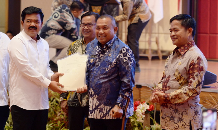 Pemprov Sumut berkomitmen melakukan percepatan reforma agraria di Sumatera Utara. Pj Gubernur Sumut Hassanudin menyampaikan langsung komitmen tersebut kepada Menteri Agraria dan Tata Ruang/Badan Pertanahan Nasional (ATR/BPN).
