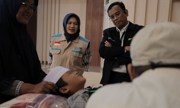 Menyambut liburan sekolah akhir tahun, Yayasan Baitul Maal (YBM) PLN Unit Induk Distribusi (UID) Sumatera Utara menggelar khitanan massal terhadap 50 anak laki-laki. Kegiatan berlangsung di Balai Agung Astakona, Kamis (28/12/2023).