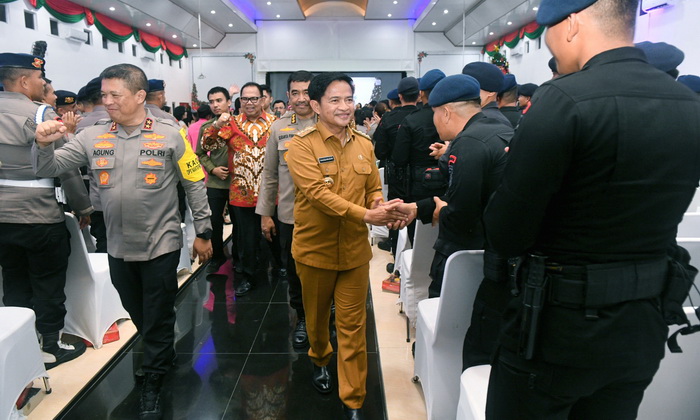 Pj Gubernur Sumatera Utara Hassanudin menghadiri perayaan Natal Polda Sumut, di Gereja Oikumene Mapolda Sumut, Senin (15/1/2024) malam.
