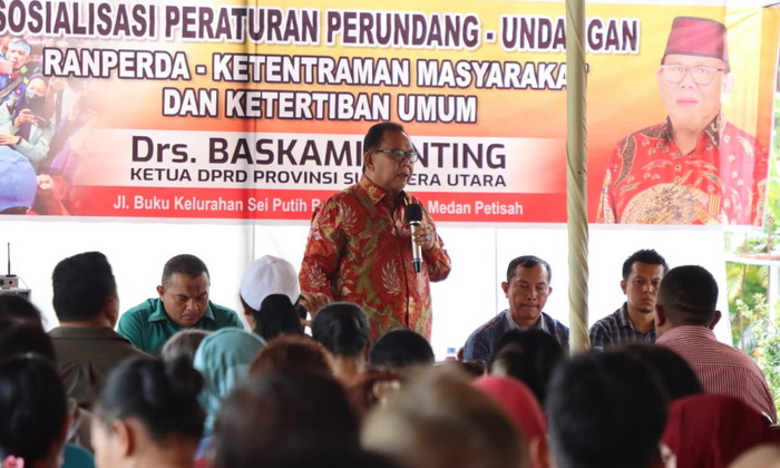 Ketua DPRD Sumatera Utara Baskami Ginting menerima sejumlah keluhan emak-emak warga Lorong Gereja, Ayahanda, Kecamatan Medan Petisah
