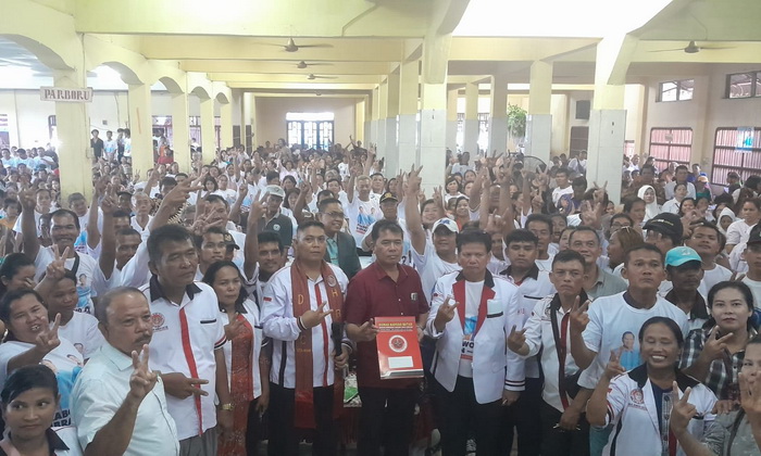 Ribuan massa Horas Bangso Batak (HBB) Medan Belawan bersama masyarakat Medan Utara menyatakan tekad untuk memenangkan Pasangan Prabowo Gibran pada Pilpres 2024.