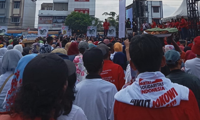 Ormas HBB (Horas Bangso Batak) meriahkan Konser Solidaritas dan Kampanye Akbar PSI yang berlangsung meriah di Lapangan Reformasi Jalan Besar Tembung Desa Bandar Klippa Kecamatan Percut Sei Tuan, Sumatera Utara, Rabu (24/1/2024).