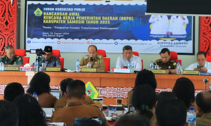 Wakil Bupati Samosir Drs Martua Sitanggang MM membuka Forum Konsultasi Publik Rancangan Awal Rencana Kerja Pemerintah Daerah (RKPD) Tahun 2025