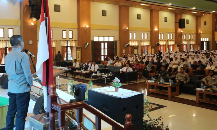 Kapolda Sumut Irjen Pol Agung Setya Imam Effendi memberikan kuliah umum kebangsaan kepada ribuan mahasiswa Institut Kesehatan Deli Husada Delitua, Selasa (23/1/2024).