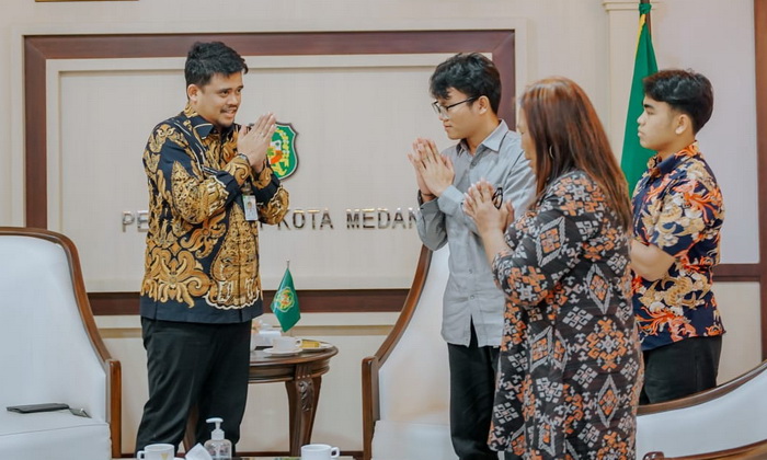 Keinginan Agung Sitorus dan Kristopel Siregar berkolaborasi dengan pemko untuk mengembangkan mobil listrik di Kota Medan dapat sambutan dari Wali Kota Bobby Nasution.