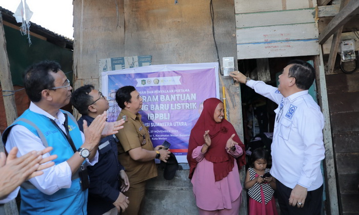 PLN UID Sumatera Utara menyalurkan sambungan listrik gratis dari program Bantuan Pemasangan Baru Listrik (BPBL) kepada 4.500 keluarga tidak mampu sepanjang tahun 2023