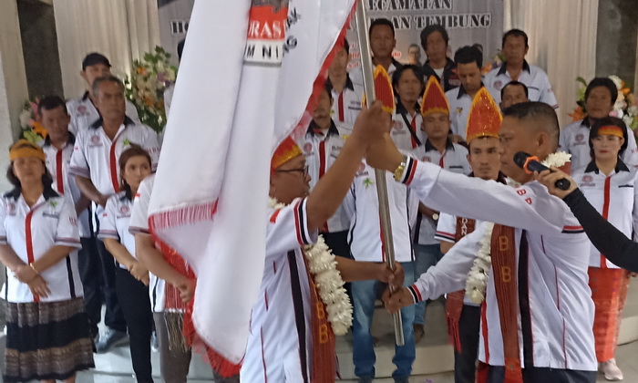 Ormas HBB (Horas Bangso Batak) mempertegas dukungan mereka kepada Pasangan Prabowo Gibran. Penegasan itu muncul saat acara pelantikan DPK HBB Medan Tembung, yang dirangkai dengan deklarasi dukungan kepada Prabowo Gibran.