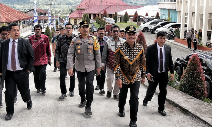 Pj Gubernur Sumut Hassanudin mengajak Keluarga Besar Huria Kristen Batak Protestan (HKBP) ikut menyukseskan Pemilu 2024.