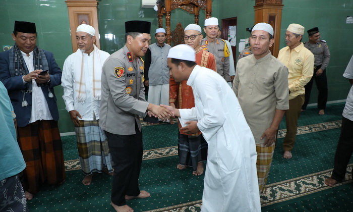 Wakapolda Sumut Brigjen Pol Rony Samtana melaksanakan Safari Subuh di Masjid Amal Ikhlas, Kecamatan Percut Seituan, Rabu (3/1/2024).