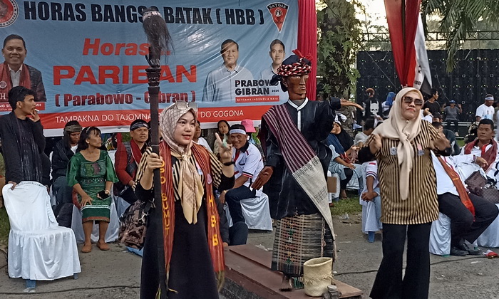 Sebagai ormas dari komunitas daerah, HBB (Horas Bangso Batak) berkomitmen untuk turut melestarikan budaya dari Tanah Batak. itu sebabnya, dalam setiap kegiatannya, HBB selalu menampilkan unsur budaya.