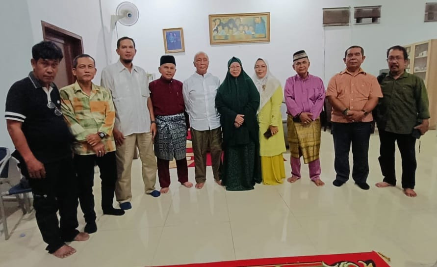 Tokoh pers senior Sumatera Utara, M Yazid menyarankan, agar Ikatan Media Online (IMO) Indonesia mempertegas jatidirinya, apakah sebagai organisasi media atau organisasi wartawan