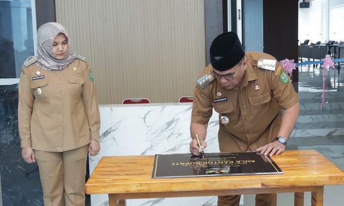 Aula yang baru selesai direhabilitasi diresmikan Bupati Mandailing Natal (Madina) HM Jafar Sukhairi Nasution, Senin (5/2/2024).