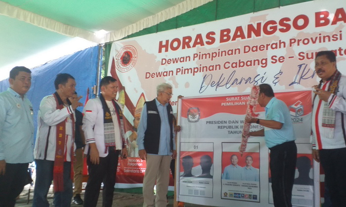 Ribuan anggota dan pengurus HBB (Horas Bangso Batak) se-Sumatera Selatan memenuhi Lapangan Bola Kaki Kebun Bunga Kota Palembang, Minggu (4/2/2024).