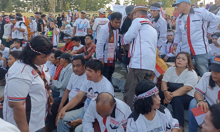Sebanyak 3.000 lebih massa HBB (Horas Bangso Batak) meramaikan Konser Indonesia Maju Bersama Prabowo Gibran, di Stadion Baharuddin Siregar, Lubup Pakam, Deli Serdang, Sumatera Utara, Rabu (7/2/2024).