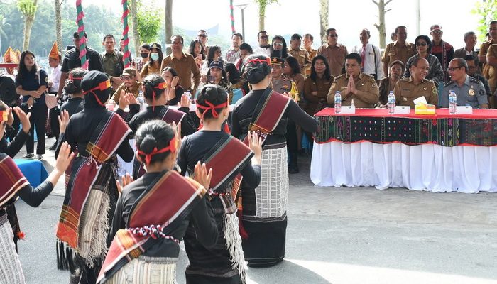 Dalam rangka memperingati Hari Jadi Kabupaten Samosir yang Ke-20 Pemkab Samosir mengadakan pawai Karnaval Pembanguna