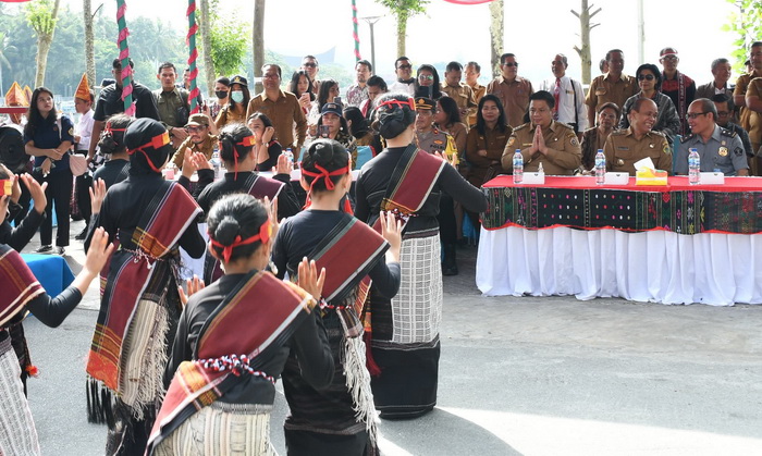 Dalam rangka memperingati Hari Jadi Kabupaten Samosir yang Ke-20 Pemkab Samosir mengadakan pawai Karnaval Pembanguna