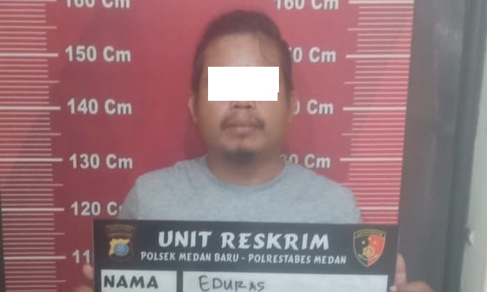 Personel Rekskrim Polsek Medan Baru mengamankan salah satu pelaku pengutipan liar. Pelaku melakukan pengutipan terhadap mobil yang sedang loading muat Rp50 ribu.