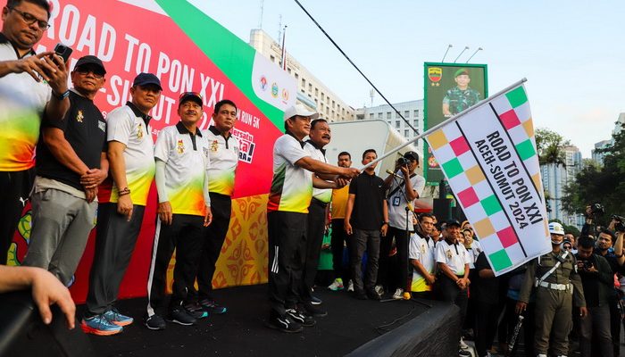 Ribuan masyarakat ikut meramaikan acara 'Road to PON XXI 2024 Aceh-Sumut'. Harapannya, kegiatan itu bisa menumbuhkan rasa memiliki di masyarakat.