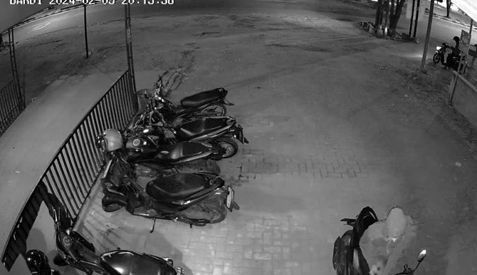 Kejadian pencurian sepeda motor terjadi di Jalan Asrama Kecamatan Medan Helvetia. Peristiwanya terjadi sekira pukul 20.24 WIB saat korban hendak pulang.