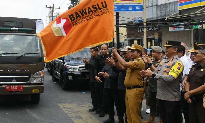 Pj Gubernur Sumut Hassanudin bersama Forkopimda melepas Tim Patroli Pengawasan dan Penertiban Alat Peraga Kampanye (APK) dalam rangka Pemilu 2024.
