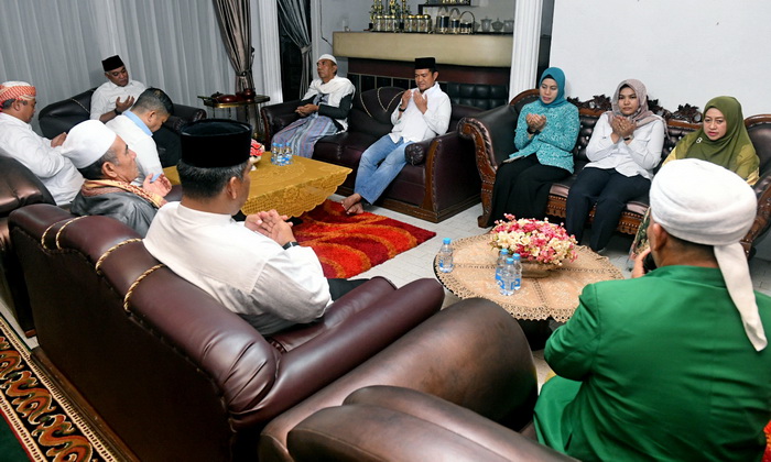 Pj Gubernur Sumut Hassanudin bertemu dengan para tokoh dan masyarakat Mandailing Natal (Madina). Pada kesempatan tersebut, Hassanudin mengajak seluruh elemen masyarakat untuk bersama-sama menyukseskan Pemilu 2024.