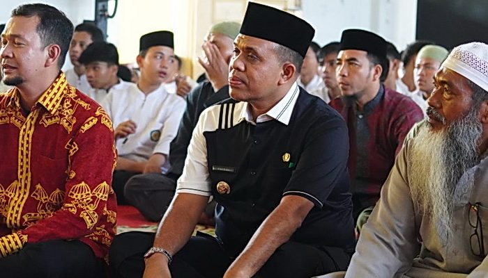 Plt Bupati Langkat HM Faisal Hasrimy AP MAP membuka kegiatan Edukasi Bussines Matching kepada Santri di Pondok Pesantren Ibadurrahman Stabat, Jumat (22/3/2024).