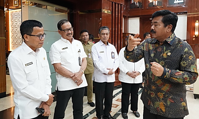 Sembilan anggota komisioner Komisi Kejaksaan Republik Indonesia menghadap Menteri Koordinator Politik Hukum dan HAM RI Hadi Tjahjanto di Gedung Kantor Menko Polhukam, di Jakarta, Kamis (14/3//2024).