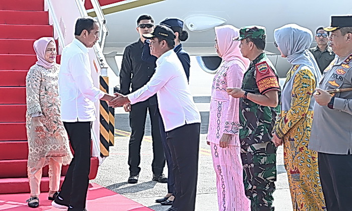 Presiden RI Joko Widodo bersama Ibu Negara Iriana Joko Widodo tiba di Bandara Internasional Kualanamu Deli Serdang, Sumut, Kamis (14/3.2024), sekira pukul 09.15 WIB, dalam rangka kunjungan kerja (kunker).