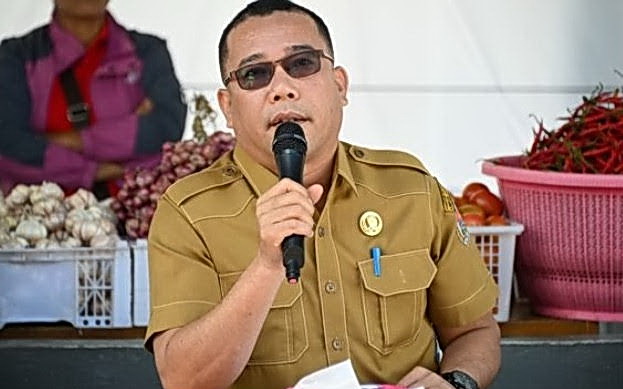 Bupati Humbahas Dosmar Banjarnahor SE diwakili Sekda Chiristison R Marbun MPd membuka Gerakan Pangan Murah di Kabupaten Humbahas dipusatkan di Balerong Terminal Doloksanggul, Senin (25/3/2024).