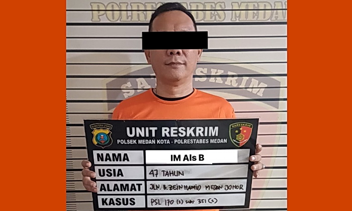 Unit Reskrim Polsek Medan Kota menangkap Ibrahim Maryabaya (47), anggota ormas yang memukul petugas parkir, Surya Yudistira (36), di halaman Hotel Grand Antares Jalan SM Raja Medan, Selasa (27/2/2024) lalu.