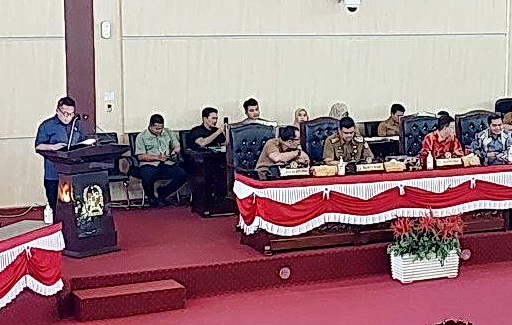 Delapan Fraksi di DPRD Medan menyetujui dan mensahkan Ranperda Kota Medan menjadi Perda tentang Perlindungan dan Pengembangan Usaha Mikro Kecil dan Menengah, dalam rapat paripurna di DPRD Medan.