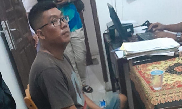 seorang pria diduga warga Kota Tebingtinggi bernama Jannes Kilon Diaz, yang mengaku dirinya nabi yang diutus Allah SWT untuk Umat Muslim.