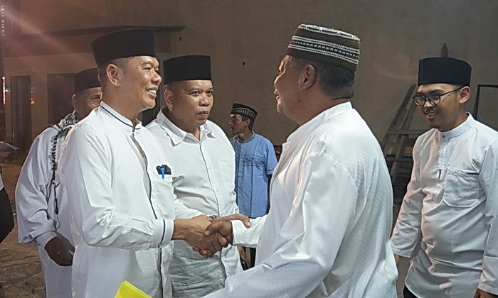 Sekda Langkat H Amril SSos MAP melaksanakan kegiatan Safari Ramadhan di Masjid Nurul Muslimin Link ll Setia Kelurahan Perdamaian Kecamatan Stabat, Kamis (14/3/2024).