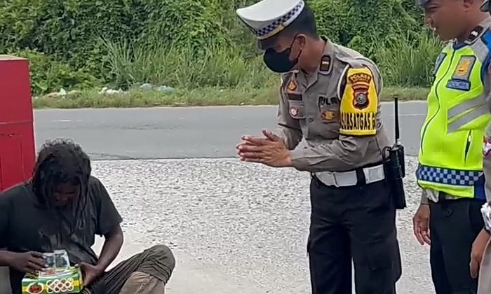 Satlantas Polres Batubara melakukan antisipasi kemacetan dengan menggunakan mobil dinas patroli satlantas di Jalinsum wilayah hukum Polres Batubara, Jumat (8/3/2024) kemarin.