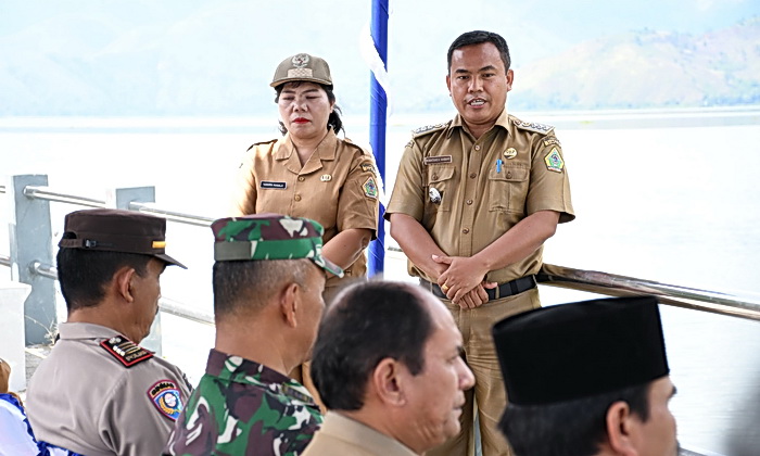 Bupati Samosir diwakili Sekdakab Samosir Marudut Tua Sitinjak bersama unsur Forkopimda dan Dinas Kelautan dan Perikanan Sumatera Utara melakukan penaburan benih Ikan Nila sebanyak 290.000 ekor di Danau Toba.