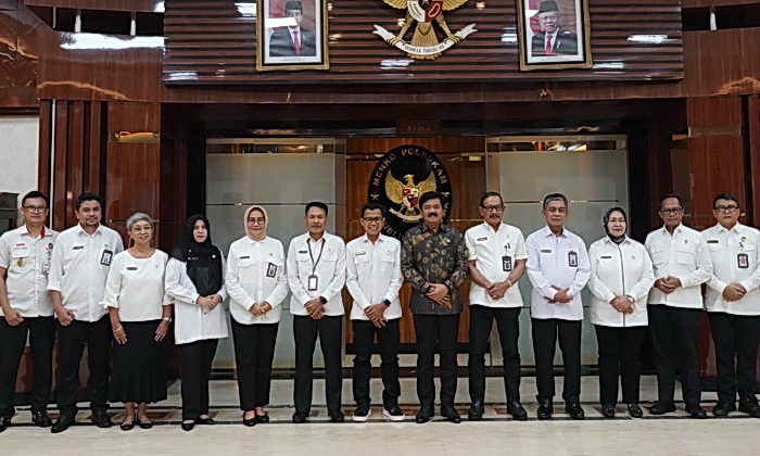 Komisi Kejaksaan Republik Indonesia menegaskan peran lembaganya dalam mengawasi dan memberi saran terhadap Kejaksaan RI dalam pelayanan dan penegakan hukum kejaksaan