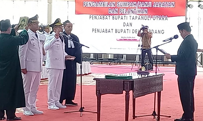 Pj Gubernur Sumatera Utara Hassanudin melantik Wiriya Alrahman menjadi Pj Bupati Deliserdang dan Dimposma Sihombing sebagai Pj Bupati Tapanuli Utara (Taput).