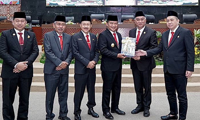 Pj Gubernur Sumut Hassanudin menyampaikan Laporan Keterangan Pertanggungjawaban (LKPj) Akhir TA 2023 pada Rapat Paripurna di Gedung DPRD Sumut Jalan Imam Bonjol, Medan, Rabu (17/4/2024).